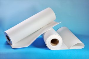 LUYANGWOOL CERAMIC FIBER PAPER Giấy sợi gốm chịu lửa được sản xuất bằng cách trộn bông gốm dạng rời, chất kết dính và chất phụ gia. Quy trình sản xuất giấy chuyên dụng được sử dụng để tạo thành giấy đồng nhất và mềm mại.