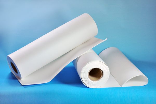 LUYANGWOOL CERAMIC FIBER PAPER Giấy sợi gốm chịu lửa được sản xuất bằng cách trộn bông gốm dạng rời, chất kết dính và chất phụ gia. Quy trình sản xuất giấy chuyên dụng được sử dụng để tạo thành giấy đồng nhất và mềm mại.